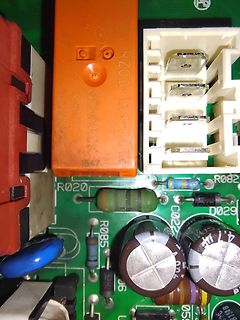 Nahaufnahme einer Leiterplatte mit elektronischen Bauteilen
