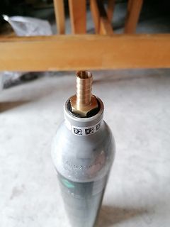 Gasflasche mit Schlauchanschluss