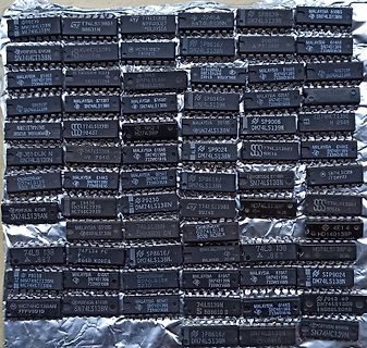 Viele integrierte Schaltkreise in DIP-Gehäusen