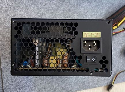 Rückseite eines Schaltnetzteils