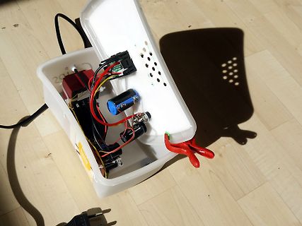 Elektronikaufbau in einer Kunststoffbox