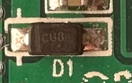 Makroaufnahme eines SMD-Bauteils auf Leiterplatte