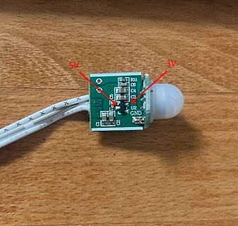 Leiterplatte mit Spannungsbeschriftung 5V und 3V