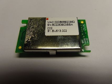 Elektronikmodul mit Aufkleber und Seriennummer