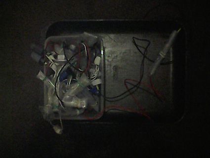 Draht und Kabel in einer Kunststoffbox