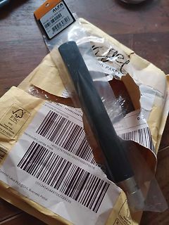 Handy in Plastikverpackung auf Paket