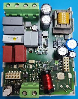 Leiterplatte eines Schaltnetzteils mit elektronischen Bauteilen