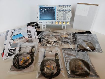 Rohde & Schwarz Oszilloskop mit Zubehör und Kabeln