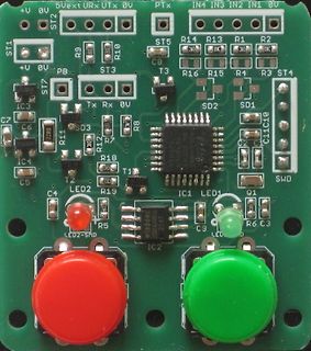 Leiterplatte mit Mikrocontroller, LEDs und Tastern