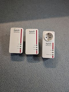 Drei FRITZ! Powerline Adapter