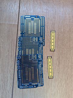 Blaue Prototyp-Shield-Leiterplatten und Anschlussleisten