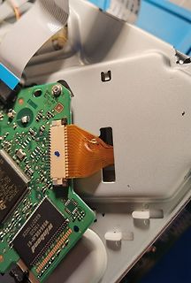 Leiterplatte mit Flachbandkabel und Winbond Chip