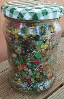 Glasgefäß voller bunter LEDs