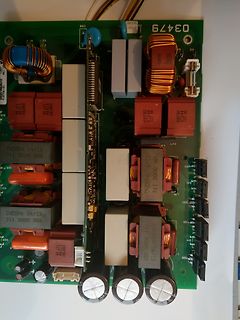 Leiterplatte eines Schaltnetzteils mit Kondensatoren und Spulen