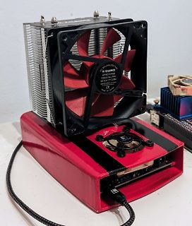 Miniatur-PC mit großem CPU-Kühler