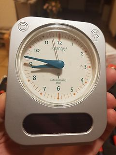 Solarbetriebene Funkuhr von Quantys