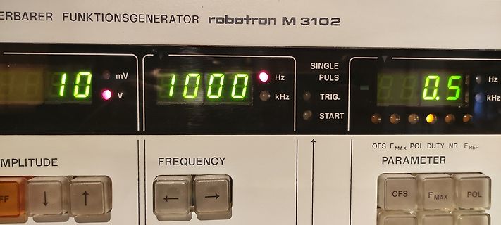 Bedienfeld eines Robotron M 3102 Funktionsgenerators