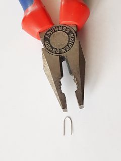 Knipex Kombizange und kleiner Drahtbügel