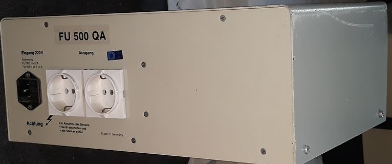 Frontansicht eines Netzteils FU 500 QA