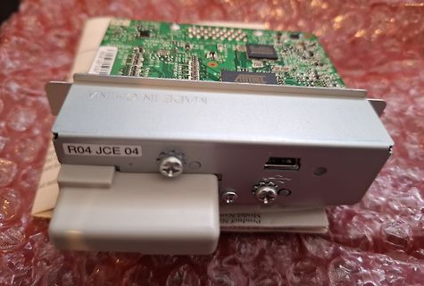 Geöffnetes Elektronikgerät mit sichtbarer Leiterplatte