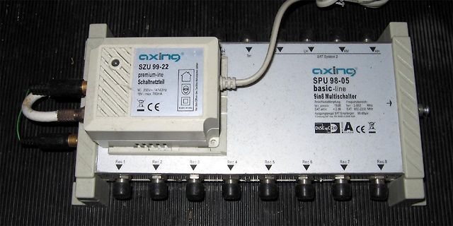 Axing SAT-Multischalter mit Netzteil