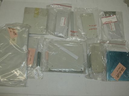 In Plastik verpackte Schroff-Bauteile