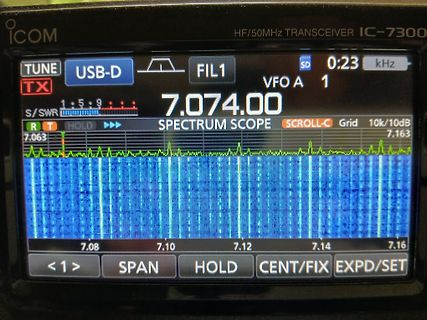 Display eines Icom IC-7300 Funktransceivers