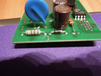 Nahaufnahme einer Leiterplatte mit elektronischen Bauteilen