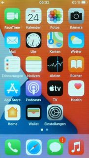 Smartphone-Bildschirm mit iOS-App-Icons