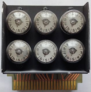 Sechs Drehschalter auf einer Platine
