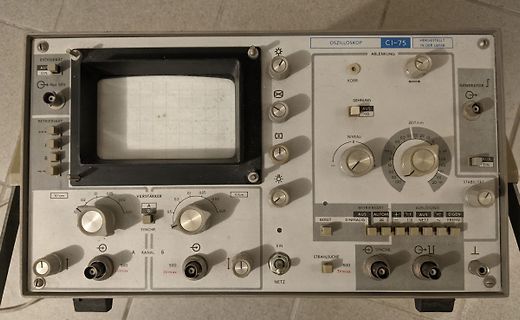 Altes analoges Oszilloskop C1-75