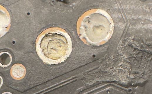 Makroaufnahme von Lötstellen auf einer Leiterplatte