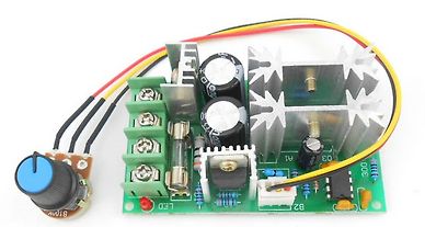 Leistungsfähige DC-DC-Wandler-Platine mit Kühlkörpern und Potentiometer
