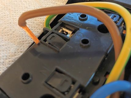 Elektrische Kabel und Gehäuseteil