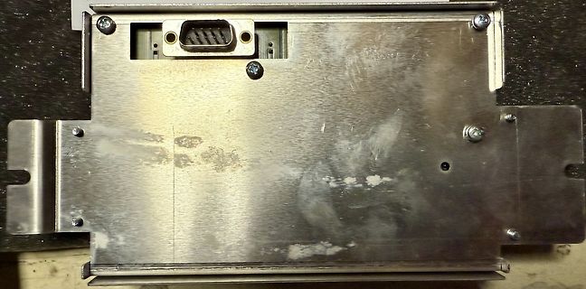 Rückseite eines Metallgehäuses mit D-Sub Anschluss