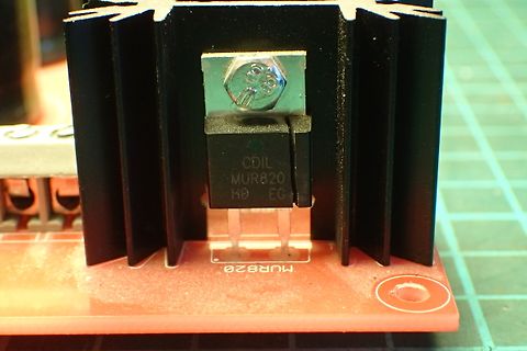 Diodenbauteil MUR820 auf Kühlkörper