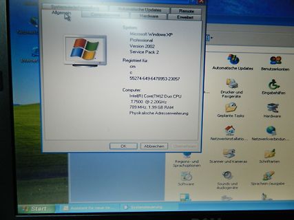 Foto eines Computerbildschirms mit Windows XP Systemeigenschaften