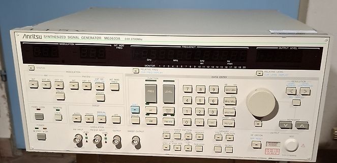Anritsu MG333A Synthesized Signal Generator