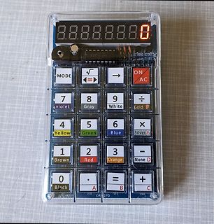 Bastel-Taschenrechner mit 7-Segment-Anzeige und farbigen Tasten