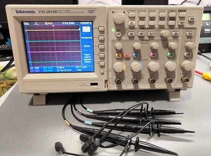 Tektronix TDS 2014B Digitales Oszilloskop mit Tastköpfen