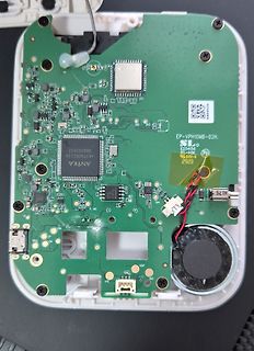Innenansicht einer grünen Leiterplatte eines elektronischen Geräts