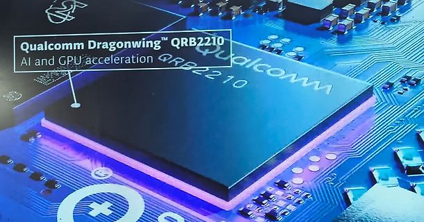 Abfotografierter Bildschirm mit Qualcomm Dragonwing QRB2210 Grafik