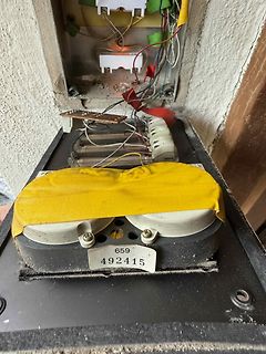 Offene elektrische Installation und Bauteile