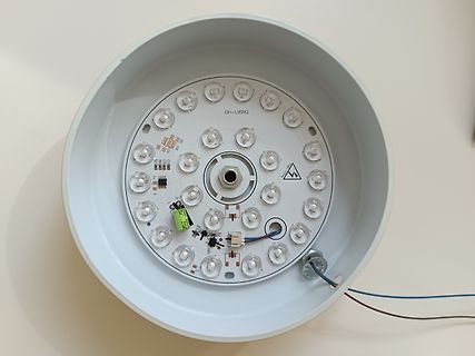 Innenansicht einer LED-Leuchte mit Platine