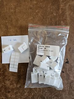 Mikrocontainer in Plastikbeutel und auf Papier