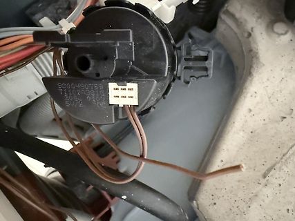 Automobil-Sensor mit Kabeln und Steckverbindung