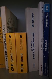 Alte Elektronik-Datenbücher