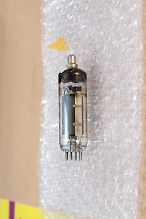 Elektronenröhre auf Luftpolsterfolie