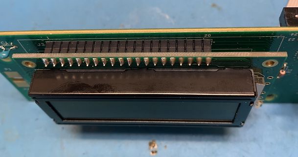 Leiterplatte mit LCD-Display und Pin-Header