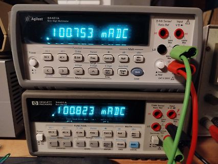 Zwei digitale Multimeter Agilent und HP 34401A